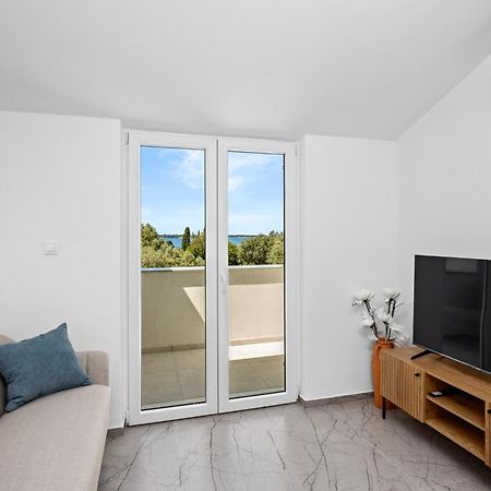 Apartment Nenad - Amazing Sea View ! Only 500 Meters From The Beach ! Fažana Zewnętrze zdjęcie